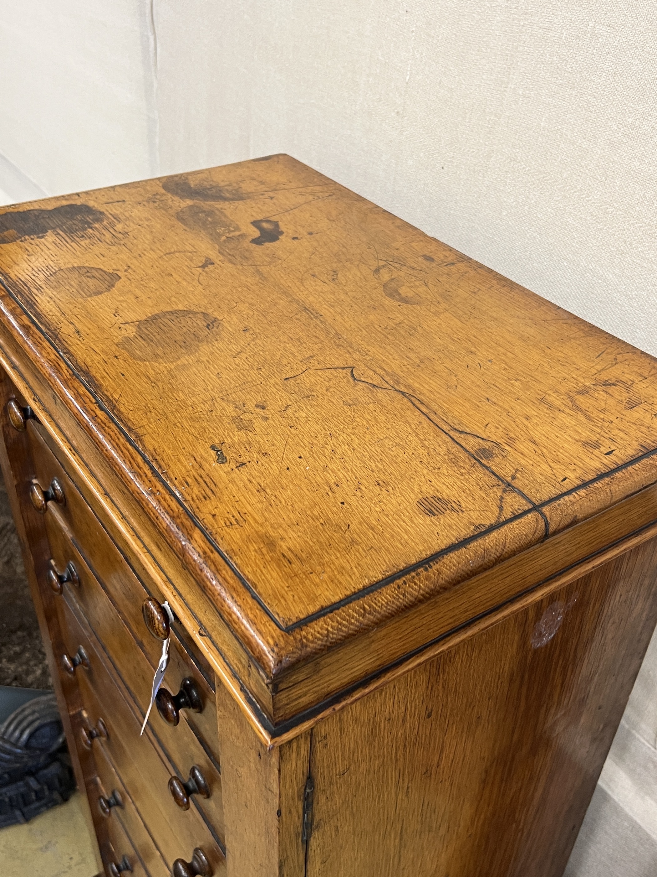 A Victorian oak eight drawer Wellington chest, width 60cm, depth 38cm, height 127cm
